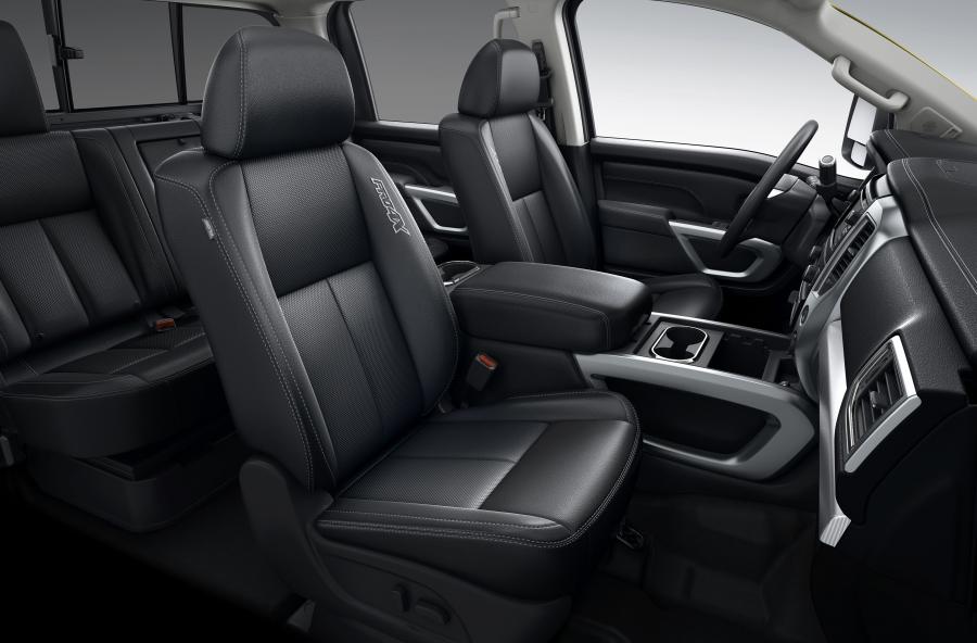 Интерьер Nissan Titan XD PRO-4X Crew Cab 2015 года  (фото 16 из 39)
